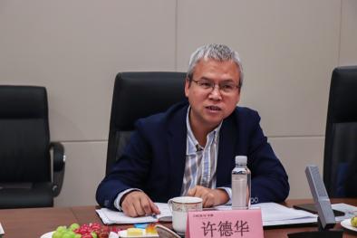 地大​公司党委书记许德华介绍公司情况